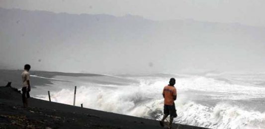 gelombang laut selatan