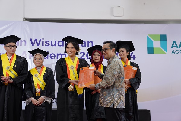 wisudawan ugm